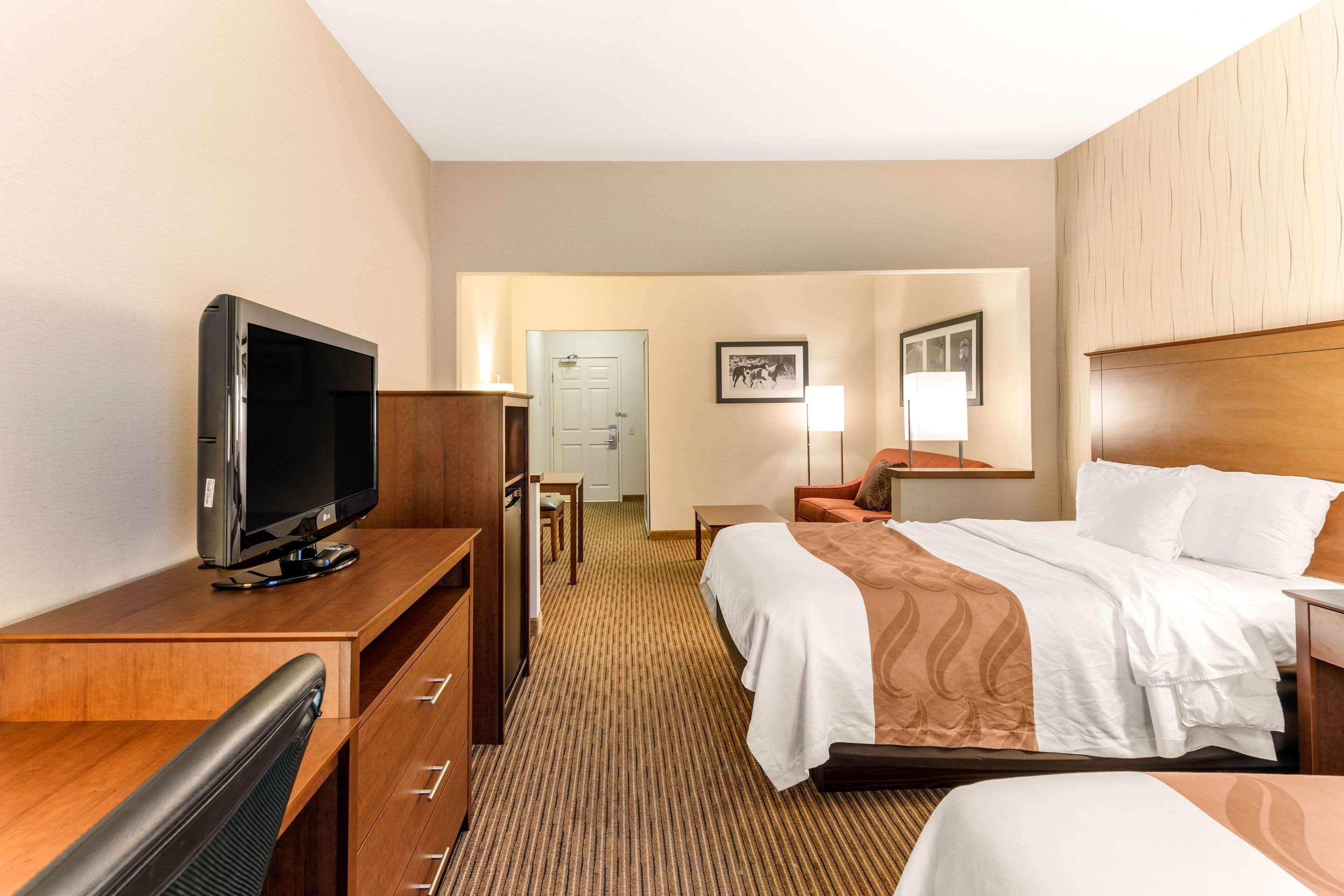 Quality Inn & Suites University Fort Collins Exterior photo